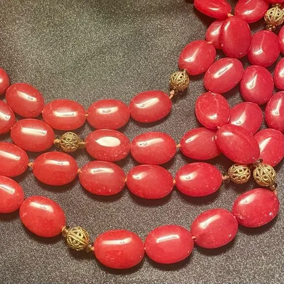 🏖️SOLD🏖️ Coral Five Strand Vintage Necklace with Gold Filagree Beads - Picture 5 of 9